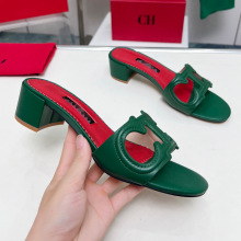 欧美时尚休闲凉鞋2024新款真皮镂空字母中跟坡跟拖鞋女拼色一字拖