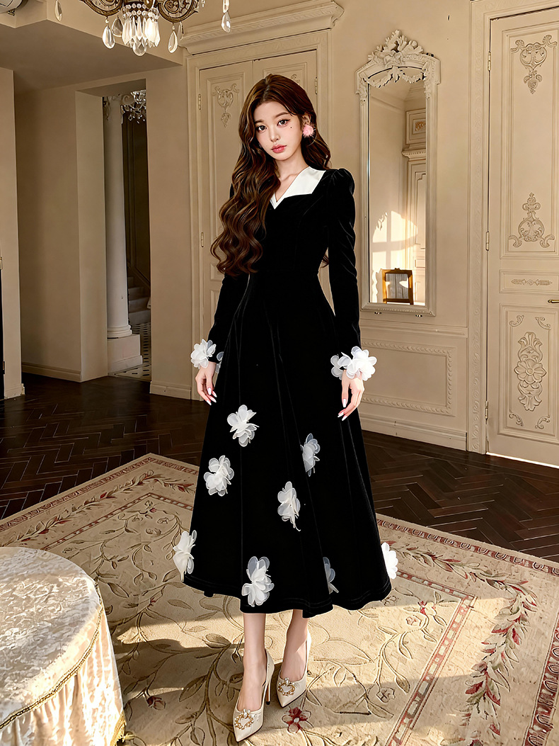 Đầm nhung V cổ thắt eo phong cách Hepburn hoa nổi 3D cổ điển thanh lịch — đen chi tiết 1