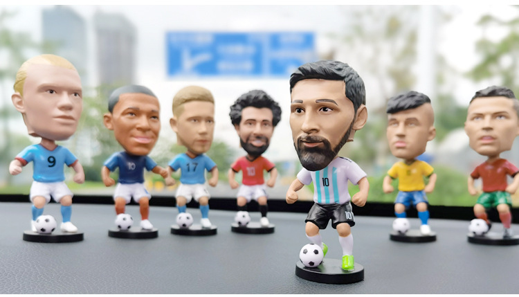 World Cup Football Star Figurines Car Ornaments Gifts for Boys Cristiano Ronaldo Haaland Spring-Loaded Bobblehead Dolls