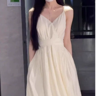 茶歇法式连衣裙子女夏季小个子甜美收腰显瘦海边度假无袖吊带长裙