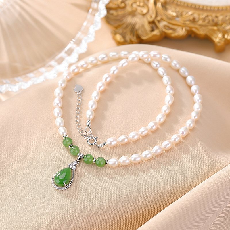 Vòng cổ bạc S925 mạ vàng đính ngọc trai nước ngọt và ngọc Hetian Jasper hình giọt nước — Mẫu bạc
