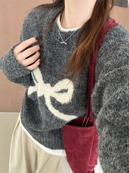 Demi-season knitted sweater with a round collar with bow