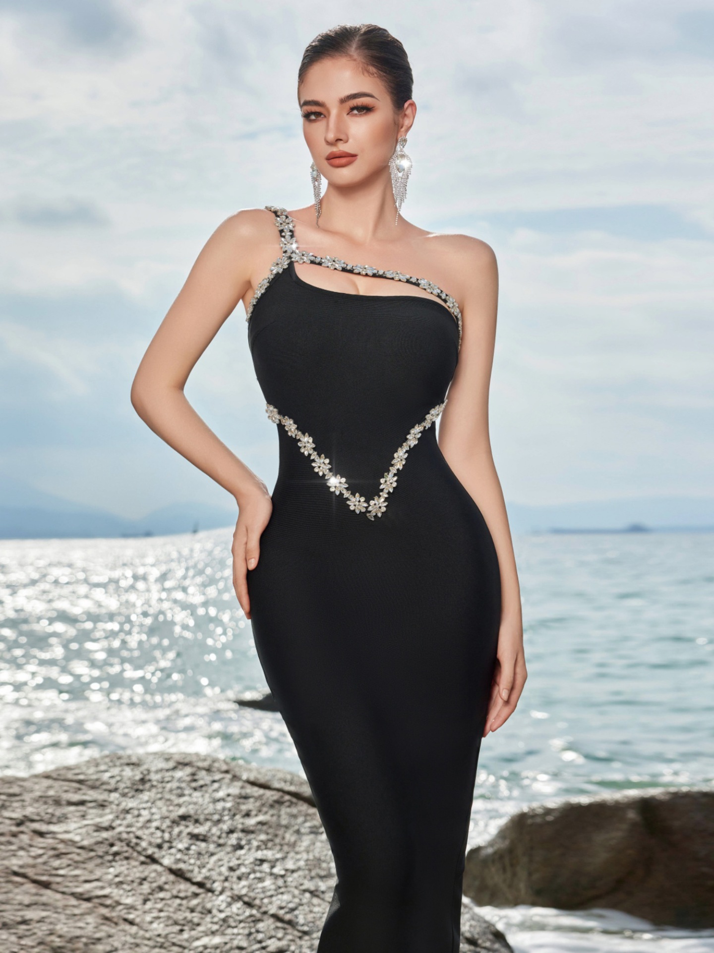 Vestido de cena de lujo ligero para damas europeas y americanas de estilo nuevo transfronterizo, vestido de cadera delgado con tirantes de diamantes con cuentas, mujer