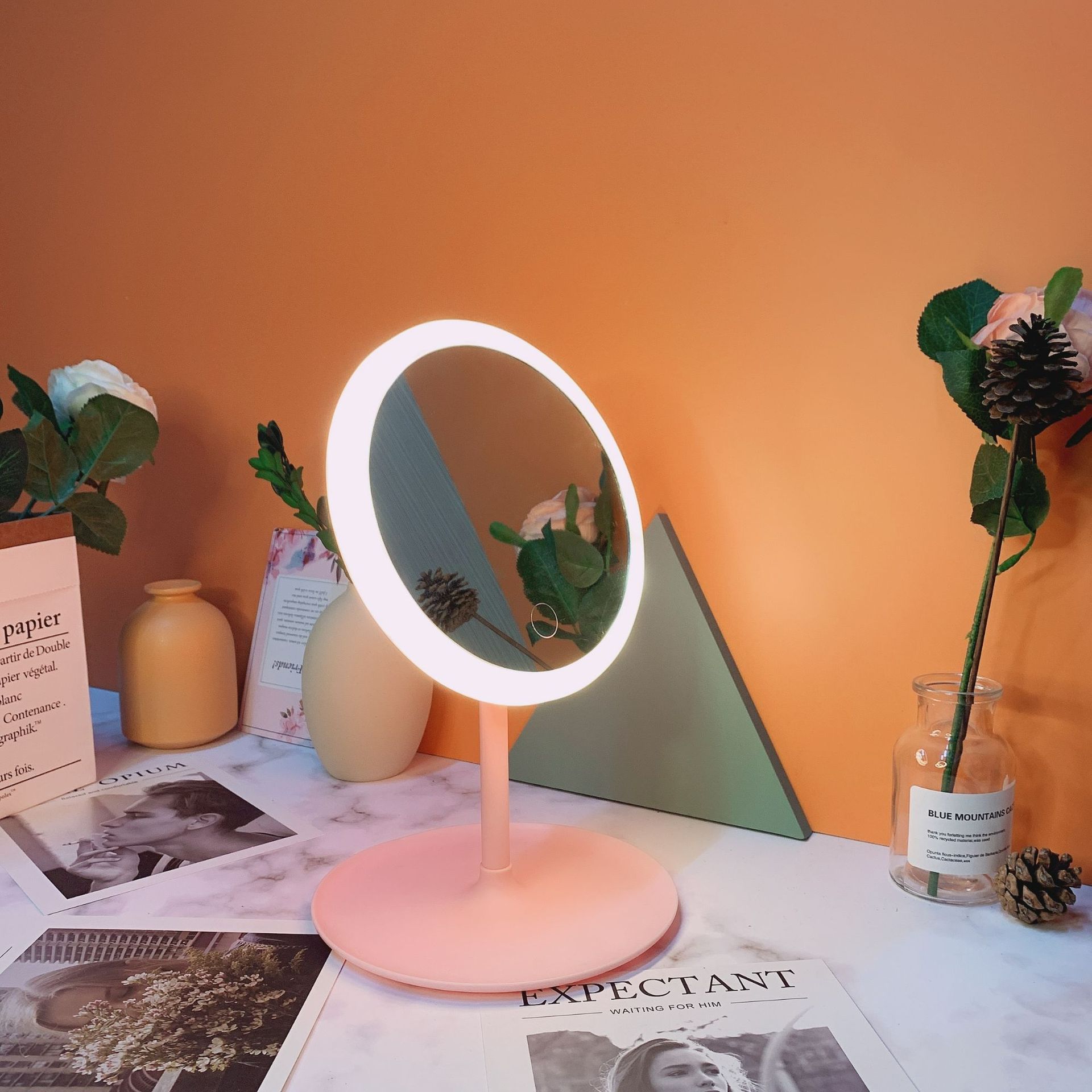 Espejo de maquillaje LED rojo de Internet Tik Tres colores con luz de relleno de luz dormitorio escritorio plegable portátil espejo de belleza transfronterizo portátil