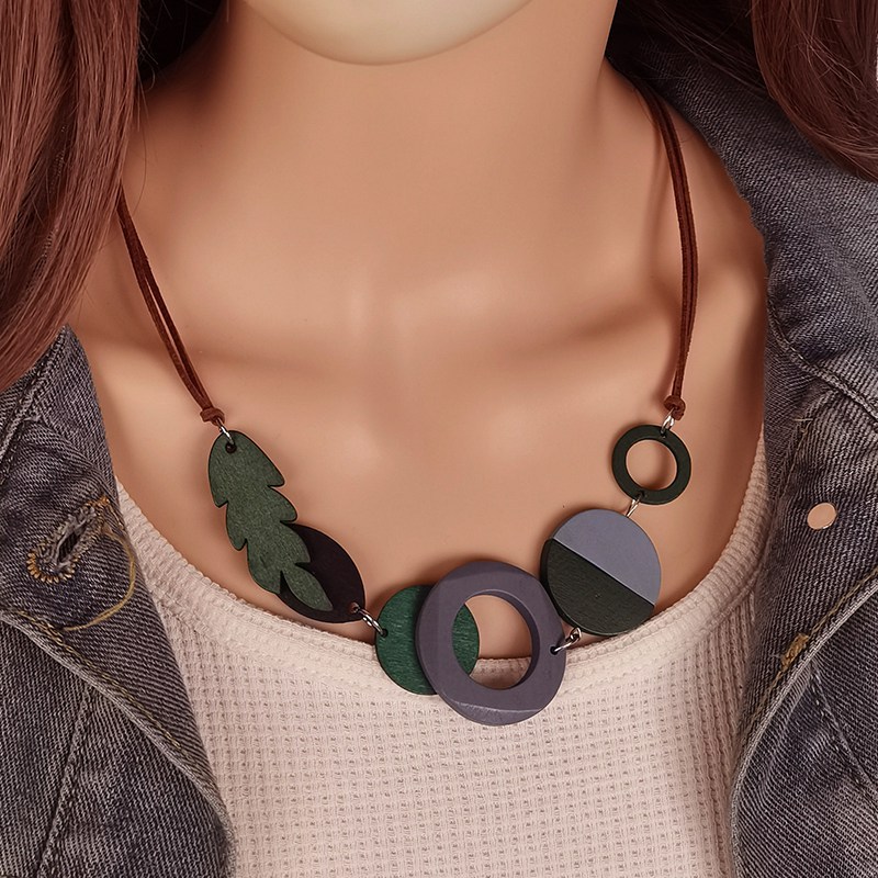 Collar de babero de chip de madera geométrico vintage hecho a mano colgante de madera collar transfronterizo nuevos accesorios al por mayor