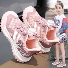 女の子の子供靴の運動靴の春の2025新型の子供の柔らかい底のネットの顔のお父さんの靴の女の子の大きい子供の通気性の単ネットの靴