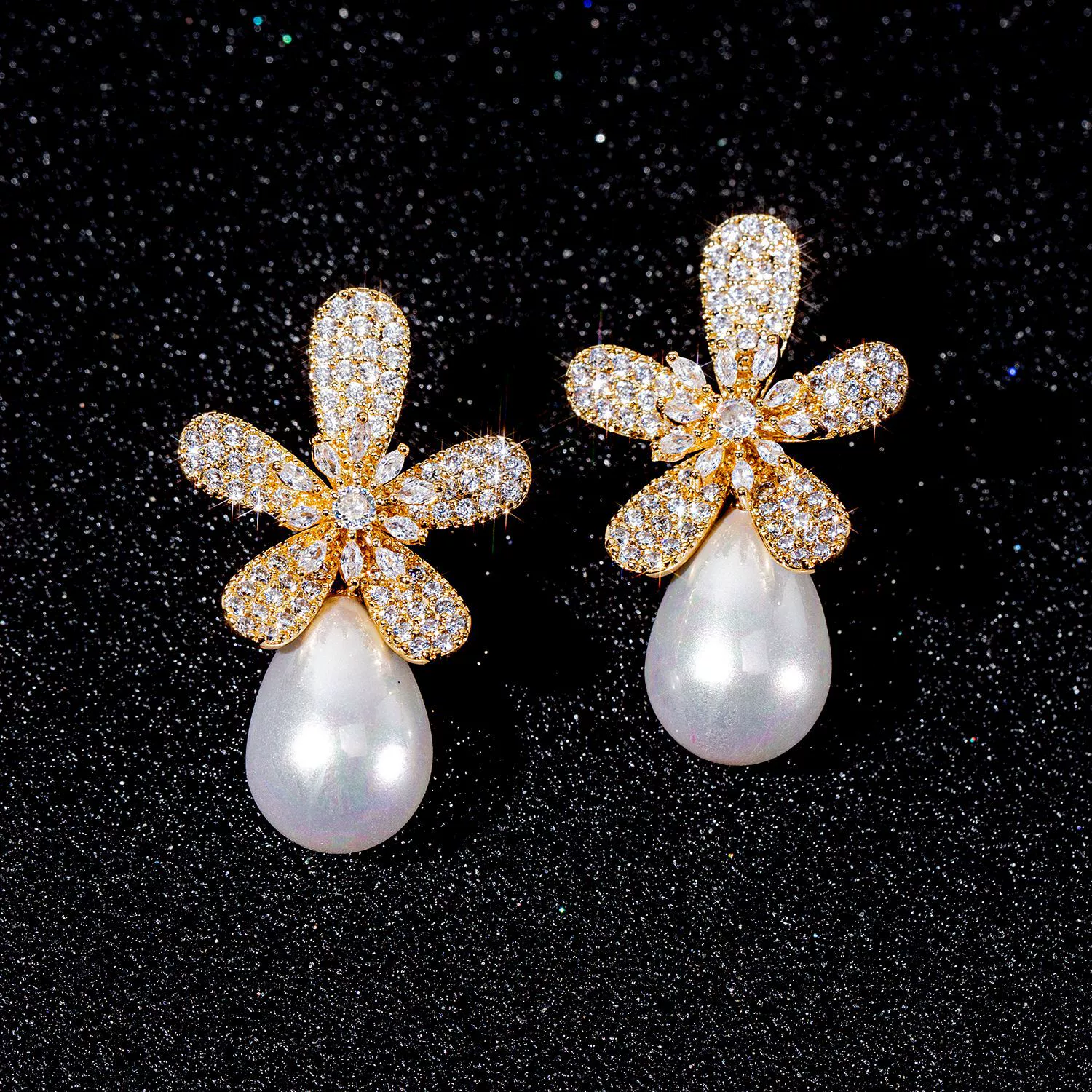 Серебряные 925 пробы серьги-подвески с жемчугом и zircon; микроинкрустация, стиль лёгкой роскоши