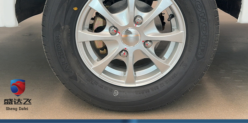 Electric Pickup Trucks Within the Factory Can Be Unloaded from Trucks and Support Customized Modifications to Factory Workshop Operating Pickup Trucks