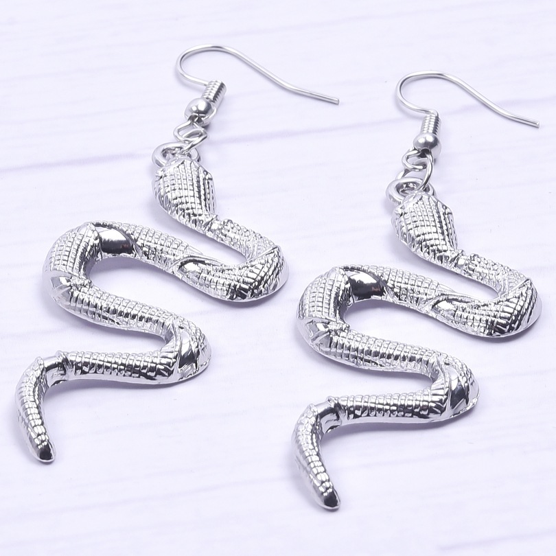 

Unisex Snape-shaped Alloy Pendant Necklace 45cm Accessories