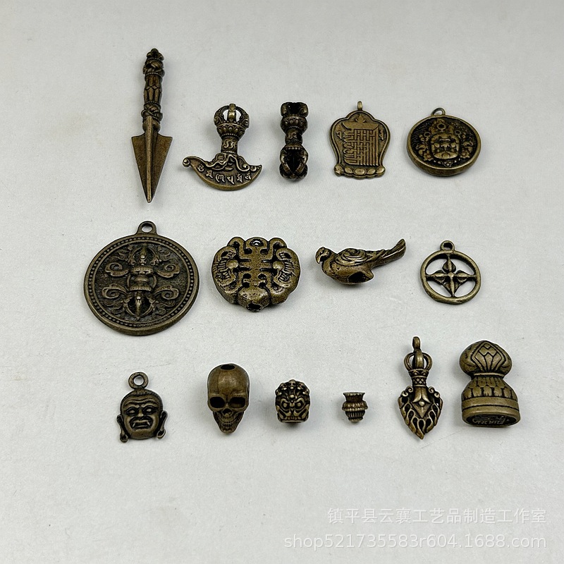 Bürünc asma qulp — vintage üslubda kiçik amulet