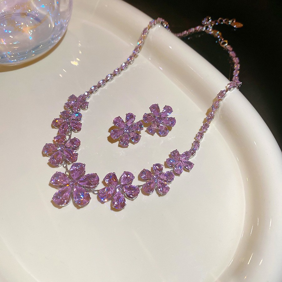 Collar de aretes cuadrados con incrustaciones de diamantes de dos piezas de moda, lujo ligero, collar de alta gama, temperamento exquisito, conjunto de joyas de todo fósforo