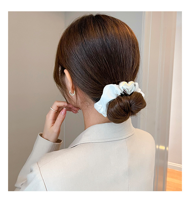 Retro Heart Shape Cloth Hair Tie display picture 4