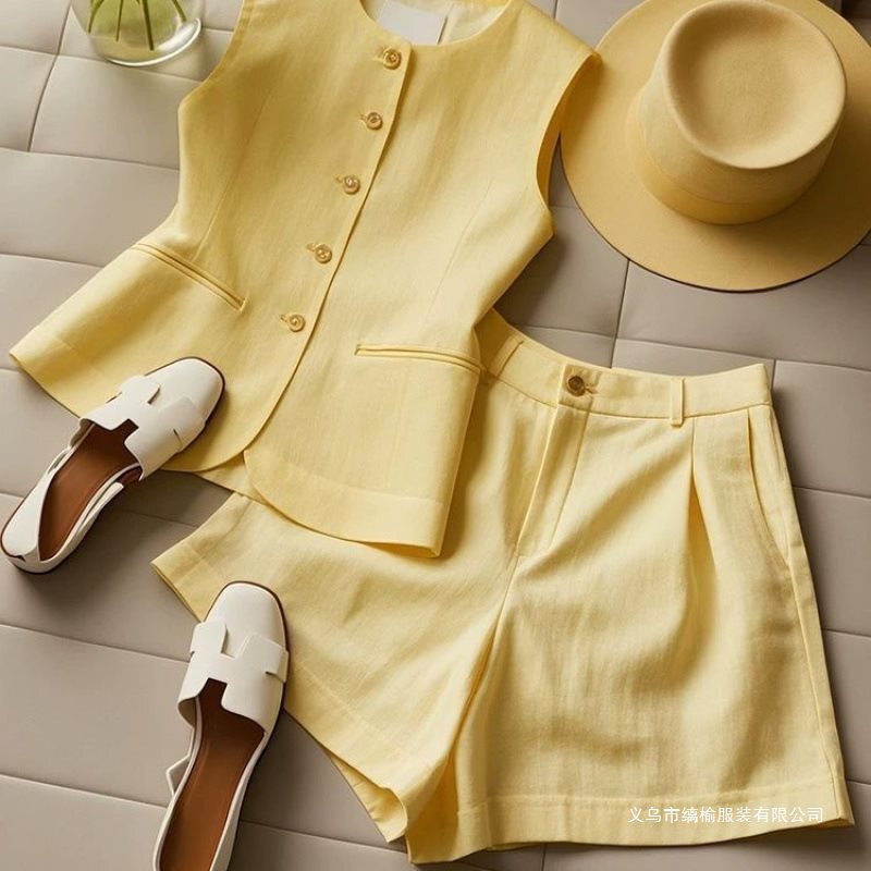 2024 Stylish Summer Outfit for Petite Figures, Trendy European Streetwear, Youthful Fashion Yellow Vest and Shorts Set