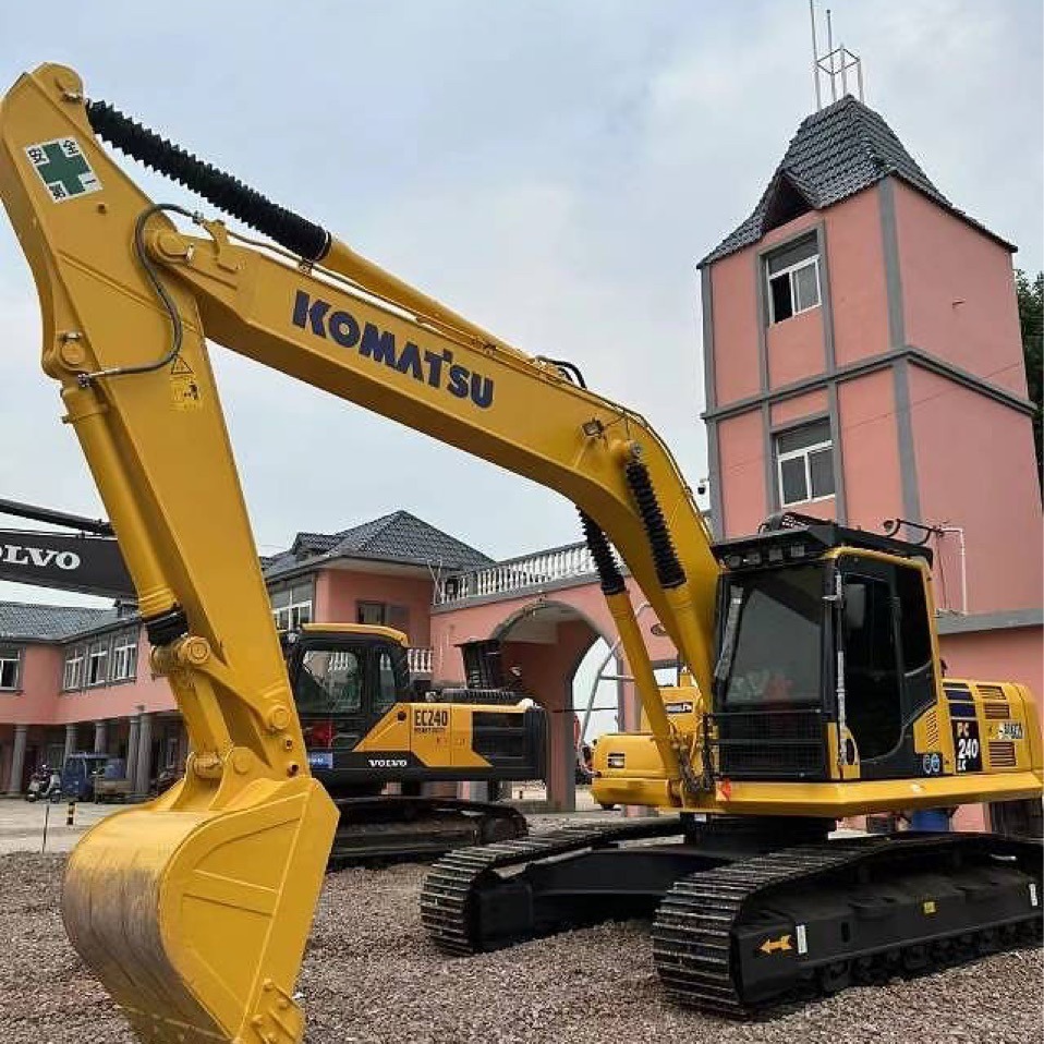 200 210 220 240 excavadora Komatsu con cabeza de cañón