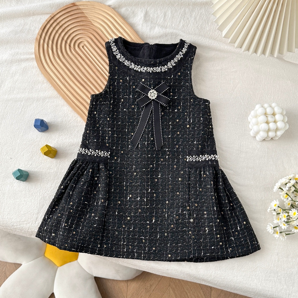 Demi-season sleevless dress sleevless