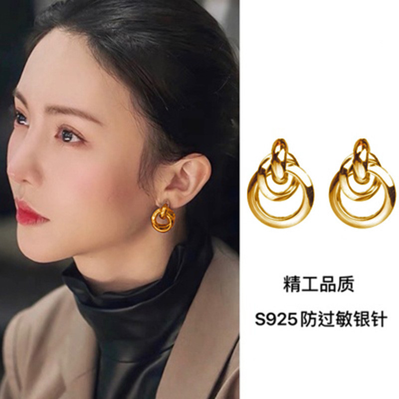 S925銀針韓国版耳飾りシンプルな大衆気質個性的な新型ピアス女性高級感真珠イヤリング卸売り