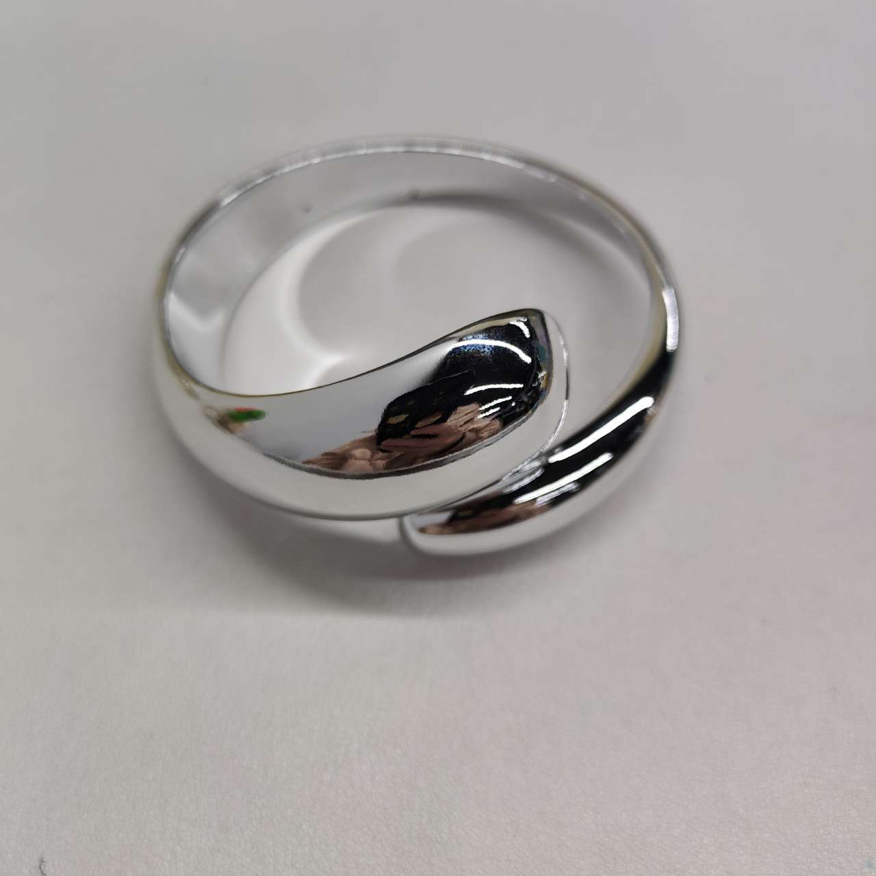 Pulsera de apertura acrílica cruzada ovalada pulsera de diseño transfronterizo europeo y americano moda exagerada joyería atmosférica al por mayor