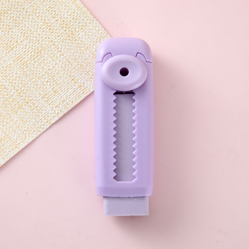 押し引き式の小学生の消しゴムは芯を取り替えることができます。|undefined