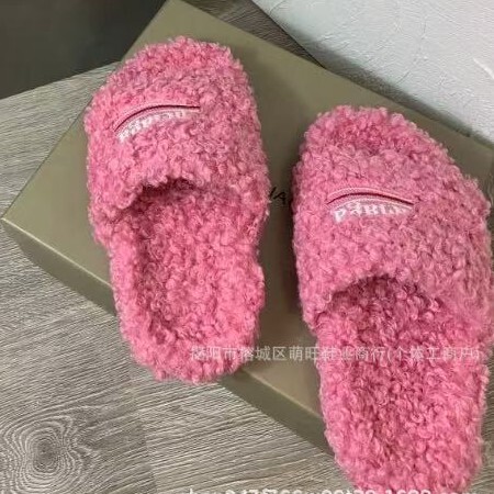 Autumn and Winter New Paris Fur Slippers B Family Embroidered Letters Family Lamb Wool One-Word Non-Slip Casual Women's Slippers Autumn and Winter New Paris Fur Slippers B Family Embroidered Letters Family Lamb Wool One-Word Non-Slip Casual Women's Slippers