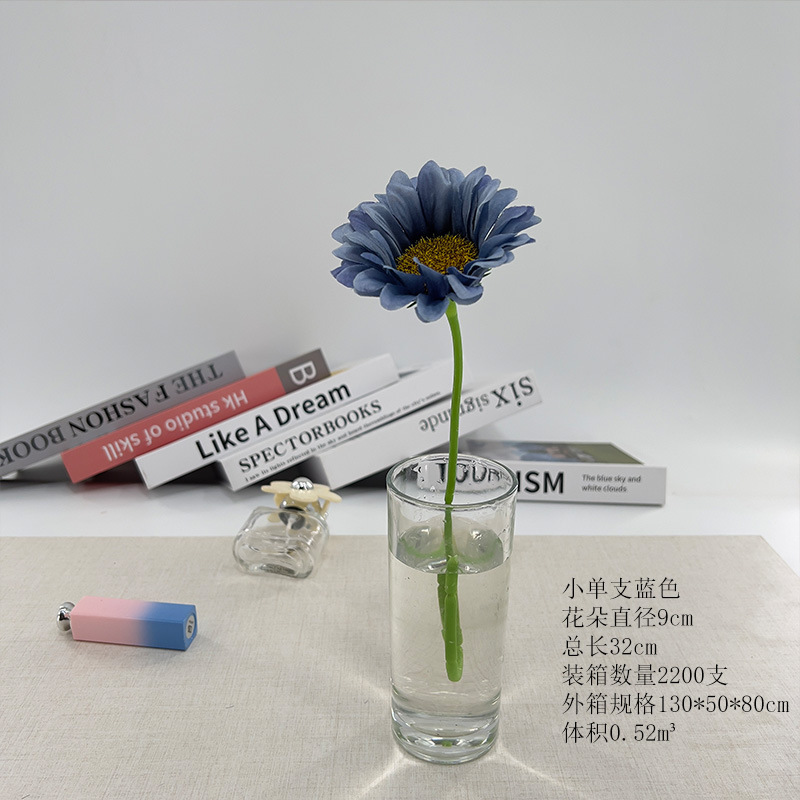 ヒマワリのシミュレーション花の卸売り家の客間に結婚祝いの花芸の装飾道具の造花の花束を飾っています。|undefined