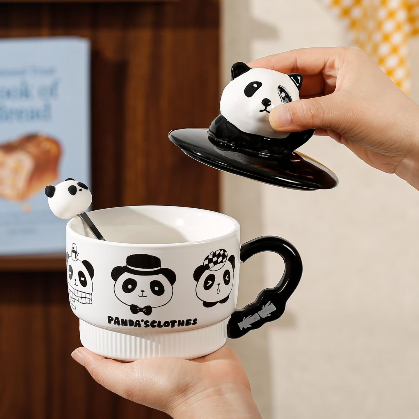 Taza de cerámica creativa Panda con cubierta de cuchara de dibujos animados taza de agua para beber taza de cereales regalo de mano taza encantadora taza de diversión