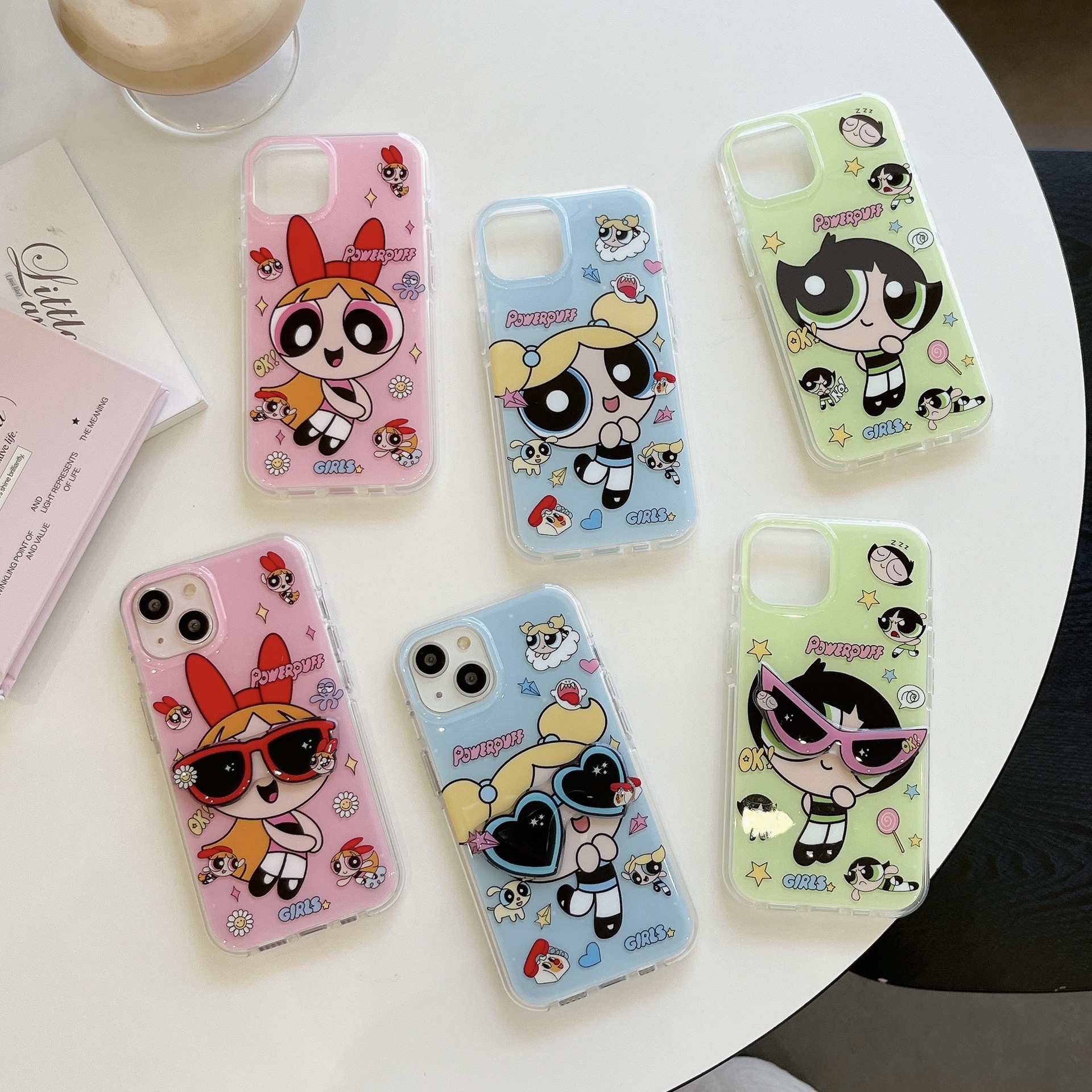 Divertida chica de dibujos animados usando iPhone16ProMax gafas estéreo 15 Apple 14 funda para teléfono 13 nuevo 16
