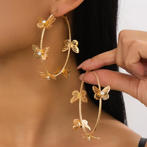 A pair of simple large circle butterfly design earrings with diamonds for women, suitable for both dates and commuting