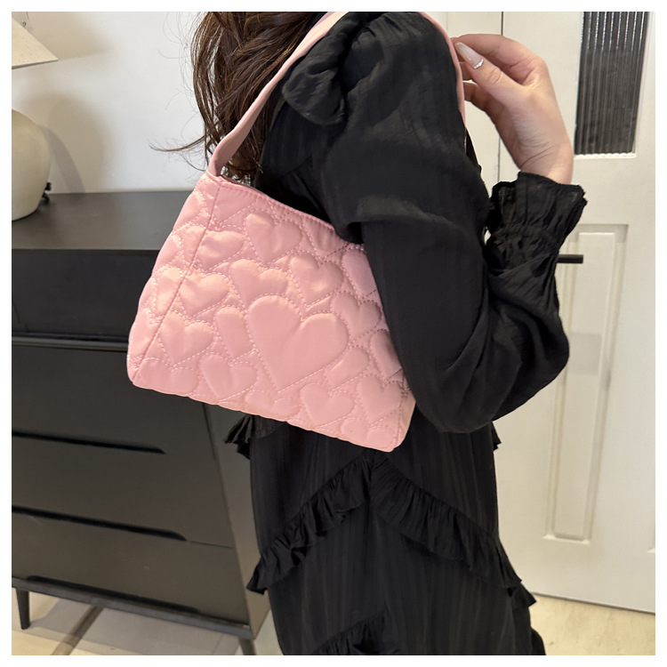 Femmes Moyen Toile Forme De Cœur Couleur Unie Vêtement De Rue Boucle Magnétique Sac À Main display picture 15