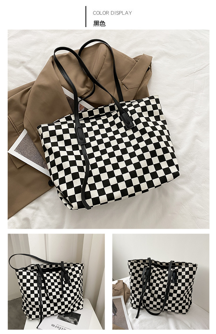 Retro Canvas Bag Checkerboard Bag Autumn Tide Fashion Portable Tote Bag display picture 5