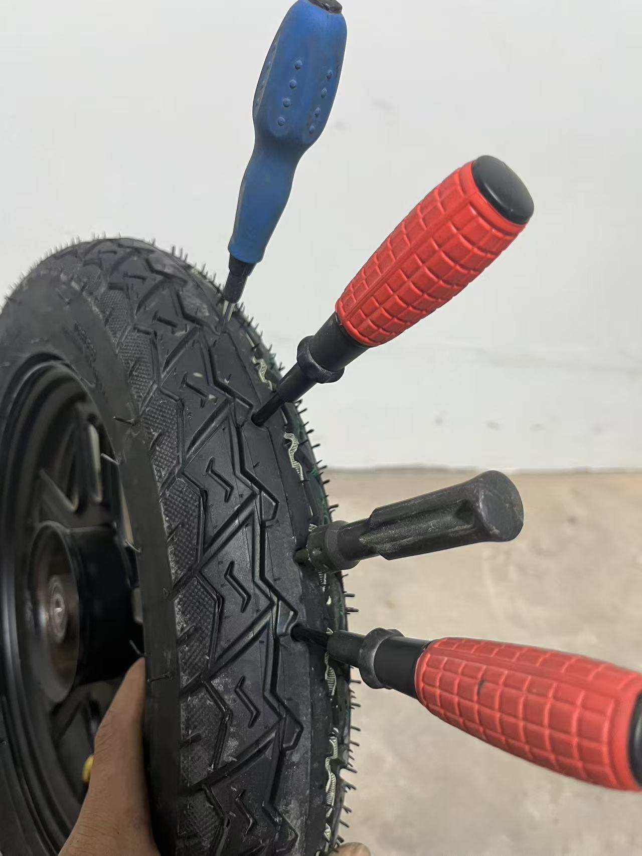 Self-repairing jelly glue, leak-proof for electric vehicle tires 14x2.50 vacuum tires 3.00/3.50-10 vacuum