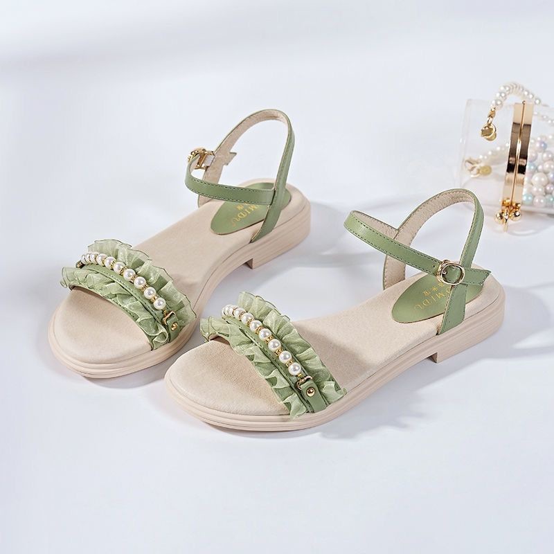 Sandalias de playa de viento de hadas 2025 verano nuevo estilo con falda, estilo de estudiante plano, sandalias de perlas de una sola palabra, mujer