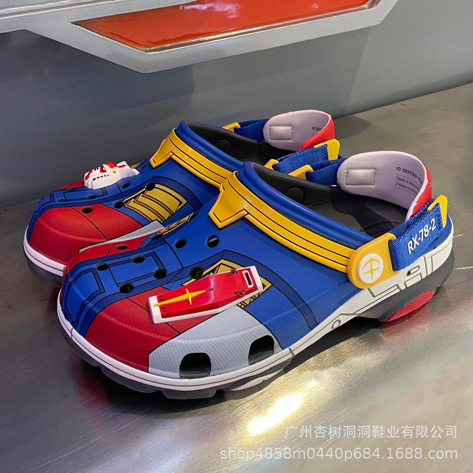 Inventario de verano tan alto como zapatos antideslizantes antiolores ventiladores amortiguadores de playa al aire libre fábrica de zapatos de doble propósito al por mayor