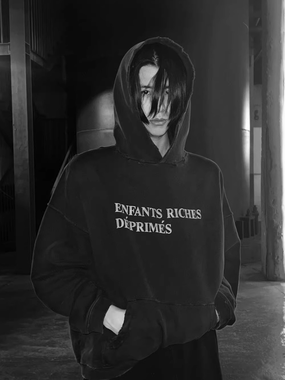 ERD GRJKD シックなリッチボーイ風ウォッシュ加工ダメージ加工ヘビーウェイトフーディーカジュアルルーズパーカー メンズ