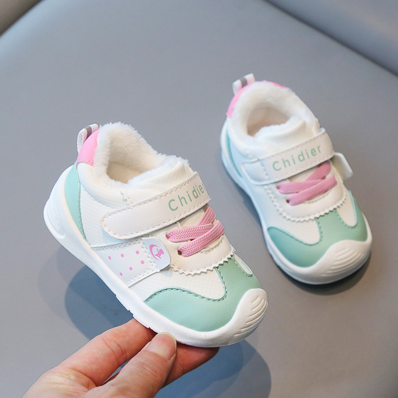 Zapatillas de invierno para niños nuevos zapatos ligeros para niños y niñas zapatos para correr para niños zapatos de terciopelo fino cálido dos zapatos de algodón