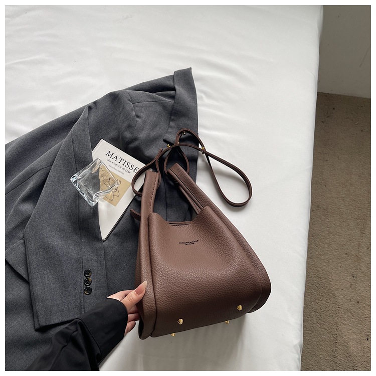 Este año popular simple bolso de cubo portátil para mujeres 2026 nuevo estilo de alto nivel lichi estampado lujoso mochila de hombro