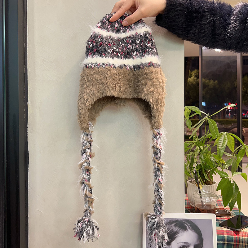 Sombrero de peluche de correa larga, sombrero de lana de invierno, sombrero de protección de orejas, sombrero Lei Feng, sombrero de punto caliente para mujeres