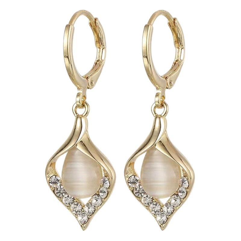 Серьги с ангельским глазом Легкие пряжки для ушей Роскошные высокие ощущения Темперамент 2022 Новые модные нишевые серьги с кошачьим глазом