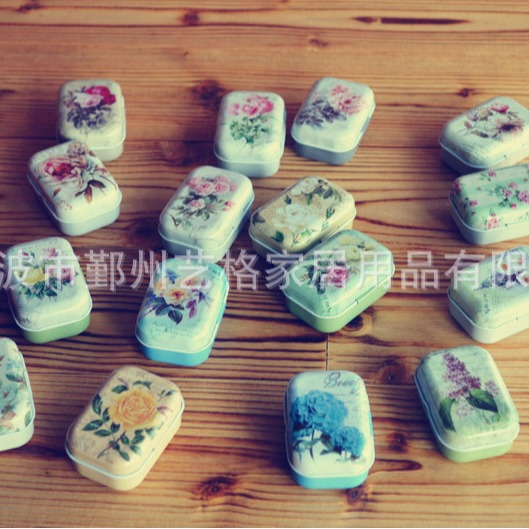 Caja de hierro de almacenamiento retro caja de joyería caja de medicina Mini caja de hierro grande floral púrpura hierba crema caja Matchbox en stock