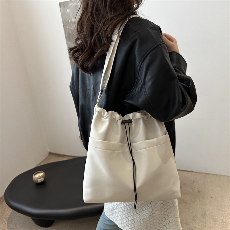 Bolsa de ocio para mujeres 2024 nuevo bolso de tela de verano, bolso de hombro de gran capacidad, bolso de clase, mochila de viaje