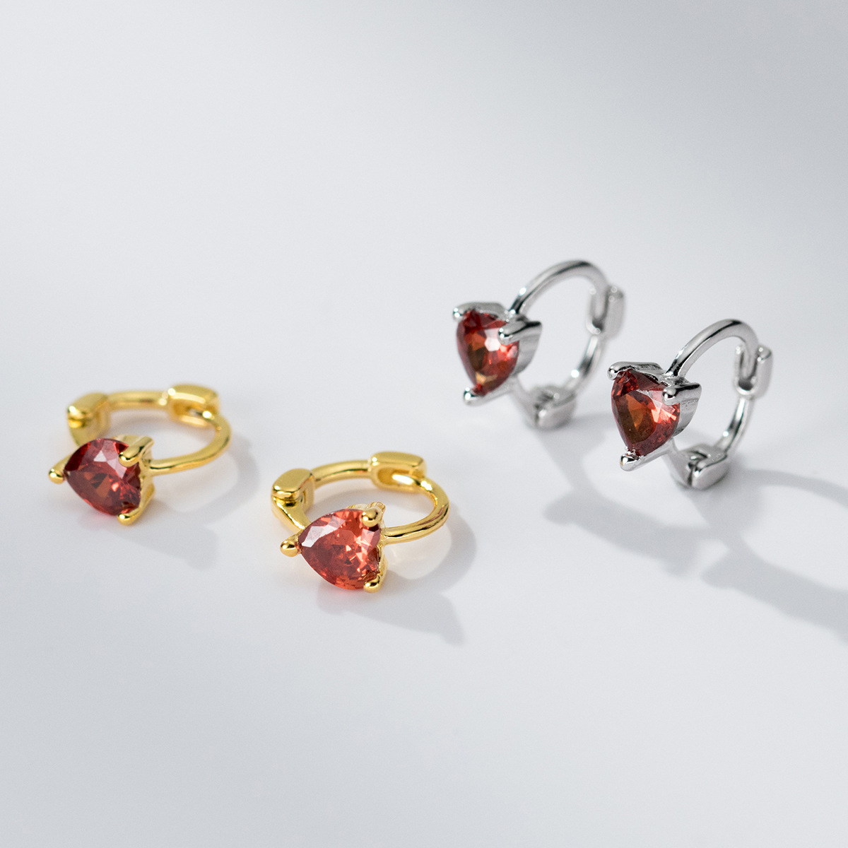 Eloch S925 plata francesa amor de diamante rojo bucles de orejas de diseño de moda exquisitos joyas de orejas para mujeres M04994