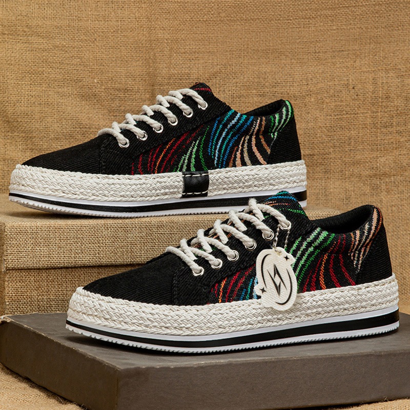 Zapatos de tela de paja de moda personales para hombres zapatos de skate primavera 2025 nuevos zapatos casuales de pescador para hombres zapatos estudiantes