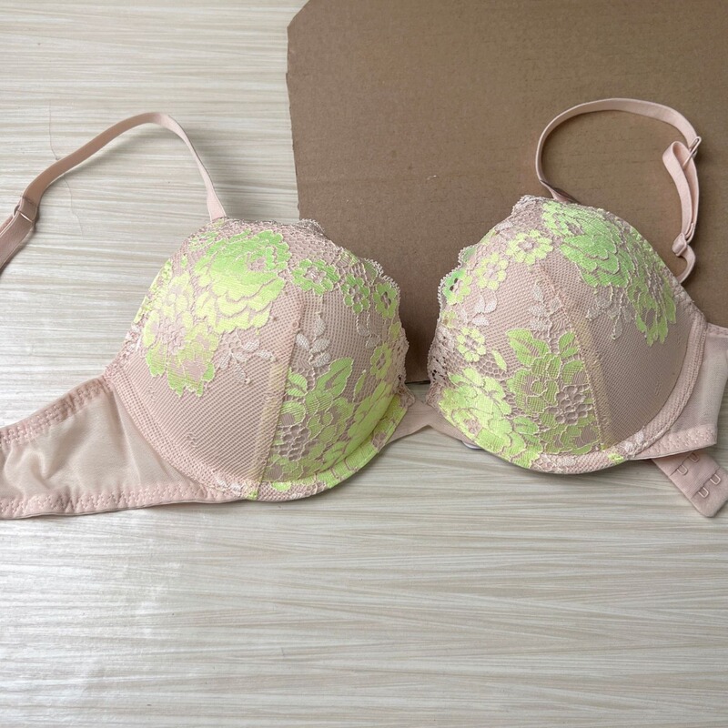 La New Medium-Thin Cup Style Sexy Lace Bright-Colored Wenxong Lingerie La New Medium-Thin Cup Style Sexy Lace Bright-Colored Wenxong Lingerie