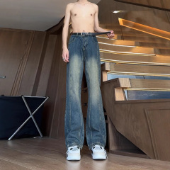 レトロな青いジーンズの男性の夏のアメリカのごろつきは高級感があります。