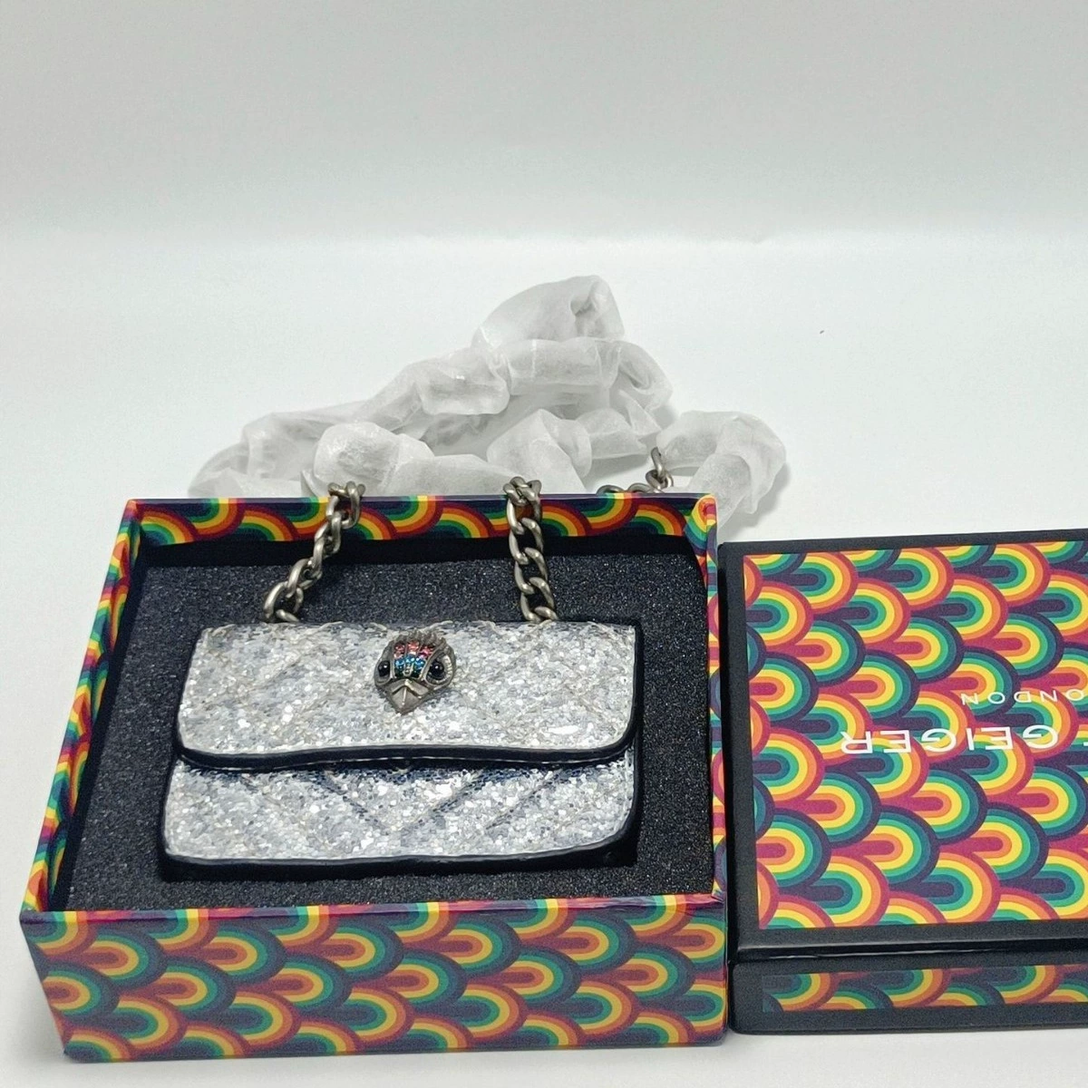 Курт головa? Wait: The input: "Kurt Eagle Head Bag Mini Bag Geiger Embroidered Line Colorful Block Glossy Card Bag One-Shoulder Crossbody Chain"