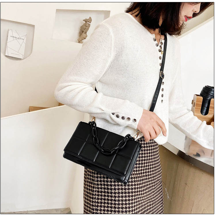 Women's Medium Pu Leather Lattice Solid Color Streetwear Magnetic Buckle Crossbody Bag display picture 7