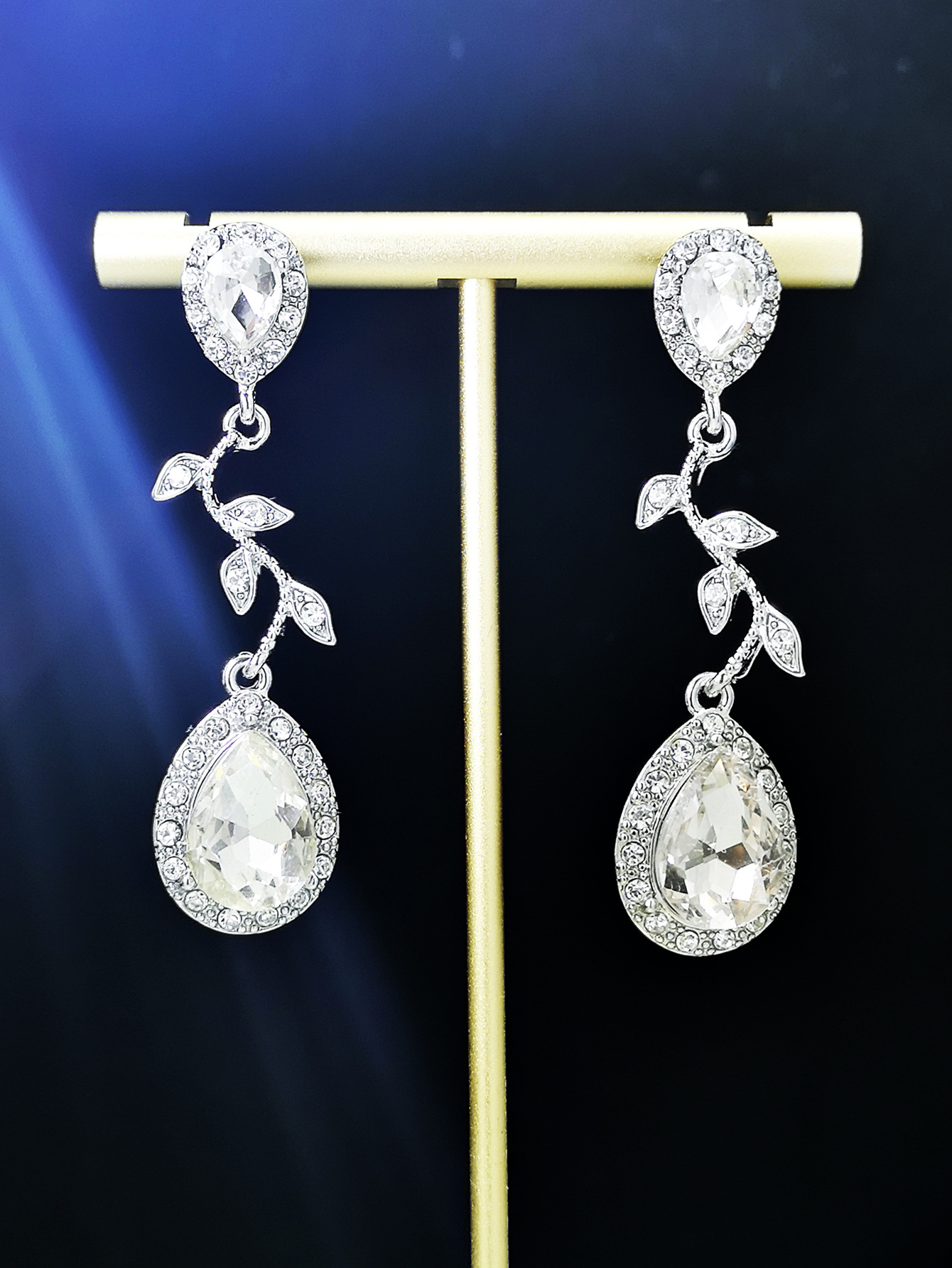 Fashion Drop Shaped Crystal Diamond Earrings Korean Leaf Earrings display picture 1