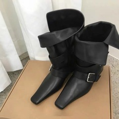 韓国版の大衆がデザインした襟は、小さな角頭のマーティンブーツを履いている女性が2024年の太さとチェルシーの痩せたブーツを着ている