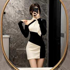 法式拼接撞色斜领露肩长袖连衣裙女秋冬修身辣妹风收腰包臀短裙子