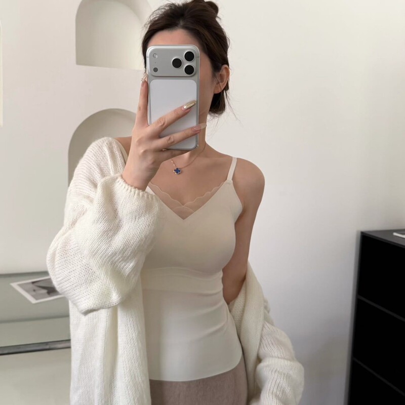Spring and Summer Mesh V-Neck Camisole with Integrated Cup, Seamless Jelly Lift-Up, Nude-Feel Base Camisole Top for Women