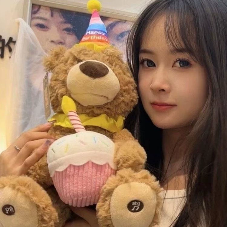 Подарок на день рождения Счастливый медведь посылает девочек своим девушкам